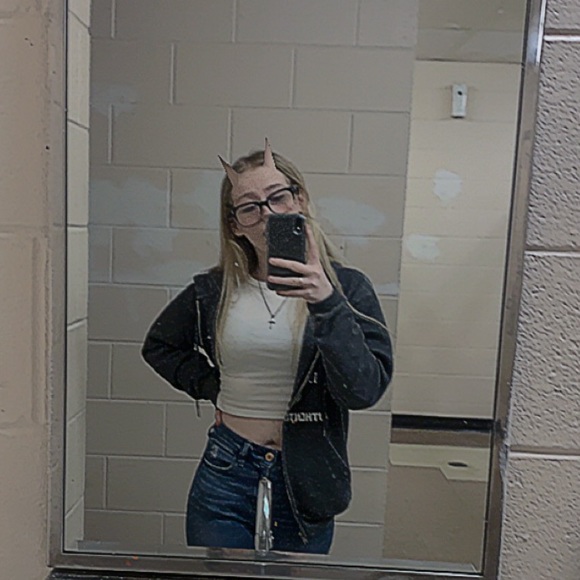 Meet your Posher, Lacole - Picture 1 of 1